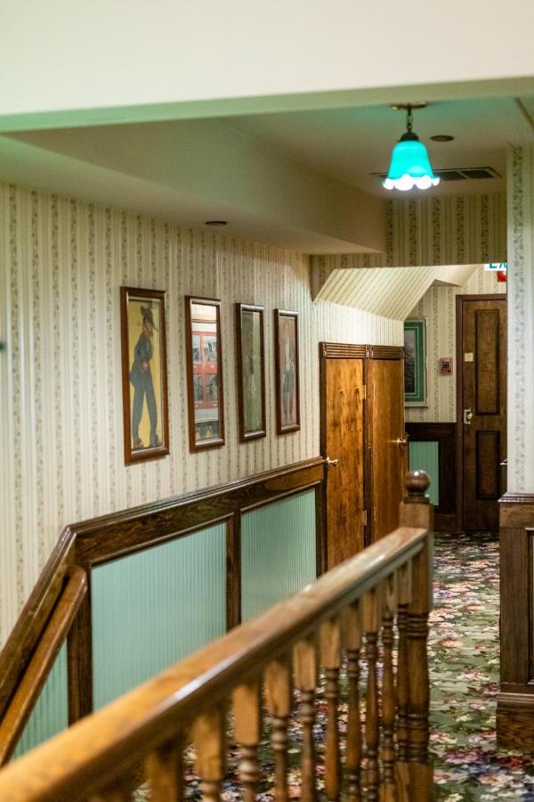 Saddleback Inn At เลคแอร์โรว์เฮด ภายนอก รูปภาพ